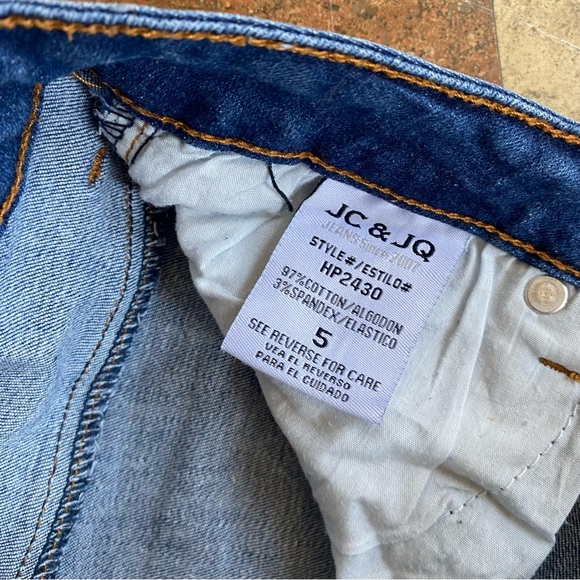 JC & JQ Women's Distressed Block Denim Jeans - Size 5 - Picture 5 of 6
